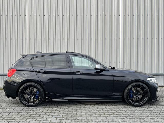 BMW 1-SERIE M140I XDrive High Exe.*AKRA*KW*MAXTON*440PK*PANO*