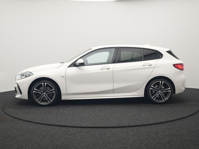 BMW 1-SERIE 120i M-Sport 179pk Dealer O.H. | Adaptive Cruise | Camera | LED Koplampen | Virtual | Apple Carplay | Sportstoelen & Stuur Verwarmd | Sfeerverlichting | Keyless | DAB |