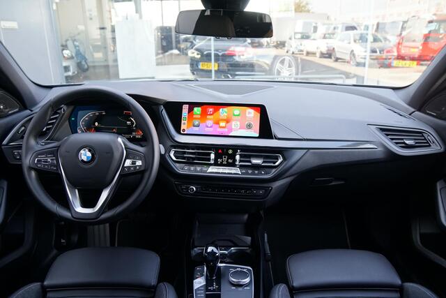 BMW 1-SERIE 118i Executive Edition + HARMAN KARDON / CAMERA / STOELVERWARMING