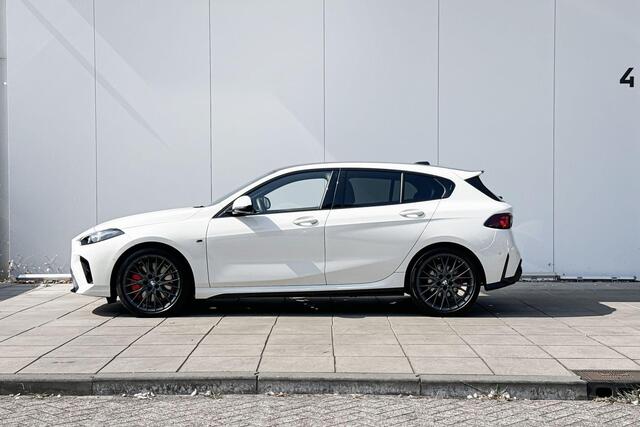 BMW 1-SERIE 120 M-Sport Pro / 19'' / Adaptieve LED koplampen / Stuurwielrandverwarming / Stoelverwarming / Comfort Acces / Getinte ramen