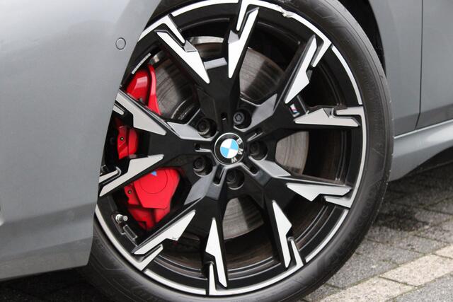 BMW 1-SERIE M135 xDrive High Executive M Sport Automaat / Panoramadak / M Sportstoelen / M Adaptief onderstel / Adaptieve LED / Parking Assistant Plus / Head-Up / Harman-Kardon