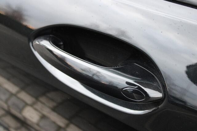 BMW 1-SERIE 120 M Sport Automaat / Sportstoelen / Achteruitrijcamera / Adaptieve LED / M Adaptief onderstel / Comfort Access / Stoelverwarming / Parking Assistant