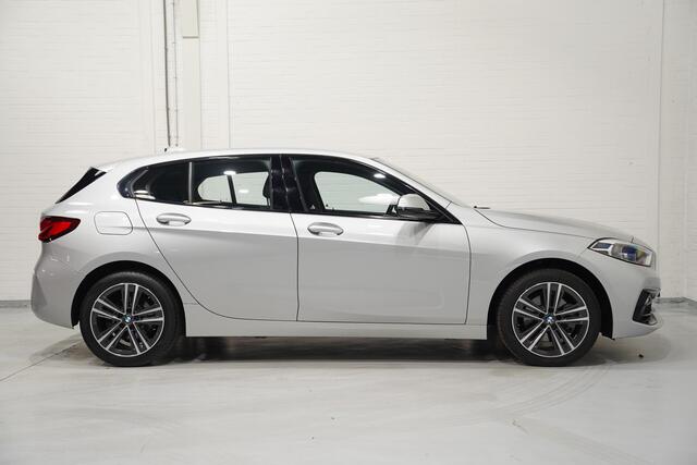 BMW 1-SERIE 118i Business Edition NAP Sportstoelen Leder/stof Led koplampen Apple Carplay PDC v+A