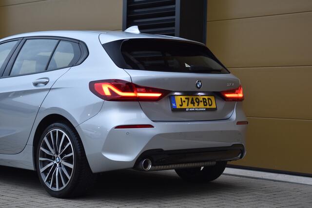BMW 1-SERIE 118i High Executive Edition * Sportstoelen * Lichtpakket * M-Stuurwiel *