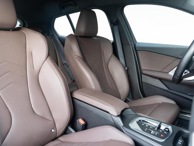 BMW 1-SERIE 120 | M Sportpakket | Driving Assistant | Achteruitrijcamera | Stoelverwarming | PDC | 18''