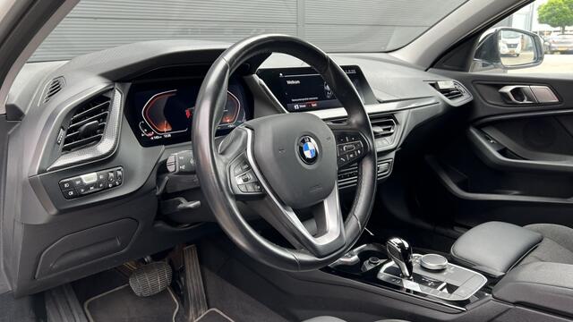 BMW 1-SERIE 118i High Exec | Navi | Cruise | Stoelverwarming