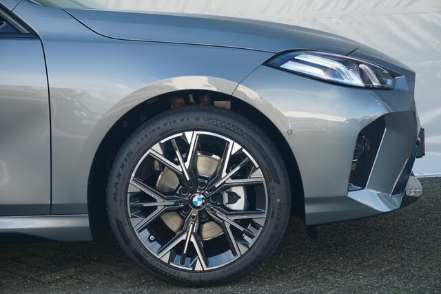 BMW 1-SERIE 5-deurs 120 M Sport Design Edition 18'' / Sportstoelen verwarmd / Shadow Line / Achteruitrijcamera