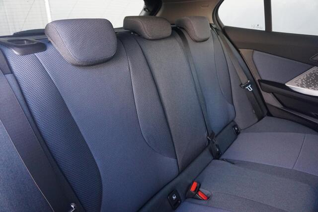 BMW 1-SERIE 5-deurs 120 M Sport Design Edition 18'' / Sportstoelen verwarmd / Shadow Line / Achteruitrijcamera