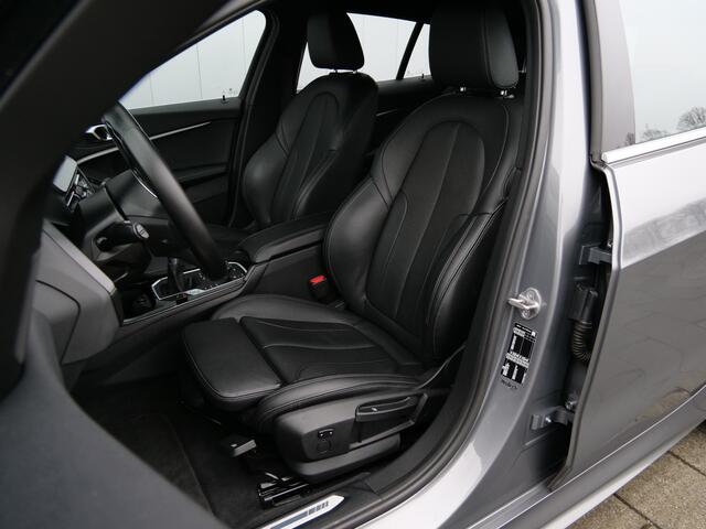 BMW 1-SERIE 116i Business Edition Plus 109 Pk Navigatie / Apple Carplay / Camera / Leer / DAB