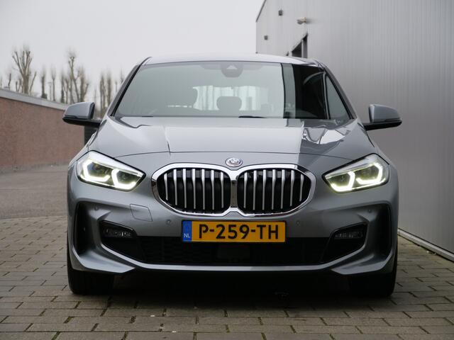 BMW 1-SERIE 116i Business Edition Plus 109 Pk Navigatie / Apple Carplay / Camera / Leer / DAB