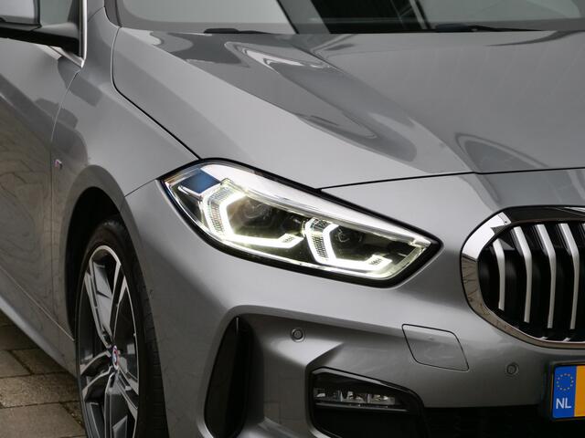 BMW 1-SERIE 116i Business Edition Plus 109 Pk Navigatie / Apple Carplay / Camera / Leer / DAB