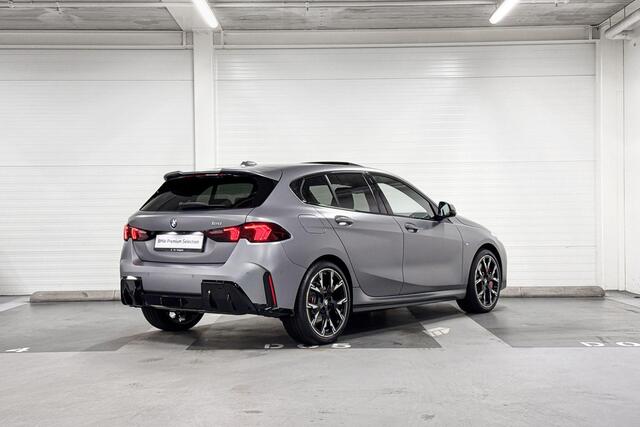 BMW 1-SERIE 120 | M-Sport Pro | Innovation Pack | Driving Assistant | Parking Assistant Plus | Harman/Kardon | Panoramadak | Comfort Access