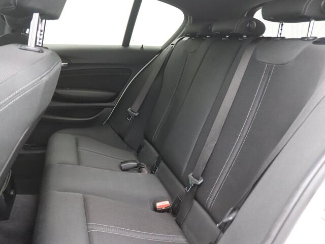 BMW 1-SERIE 118i Executive 136PK Aut8 Trekhaak, Achteruitrijcamera, Alarm, Clima, Navi, 17" LM velgen, Cruise Controle, Full LED Koplampen