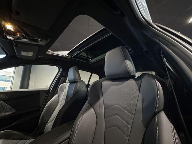 BMW 1-SERIE 120 M Sport Design Edition | Glazen Panoramadak | Stoelverwarming | Achteruitrijcamera |