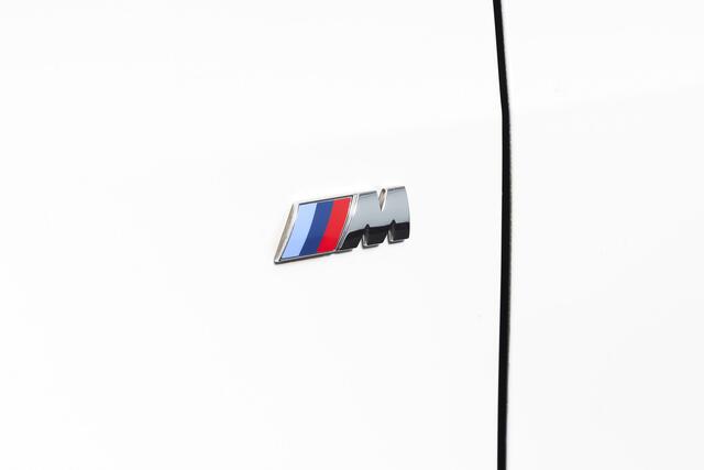 BMW 1-SERIE 118i 140 PK High Executive M Sport | Dig. Cockpit | Cruise | PDC | ECC | NAV + App. Connect | ECC | DAB | LM 18" |