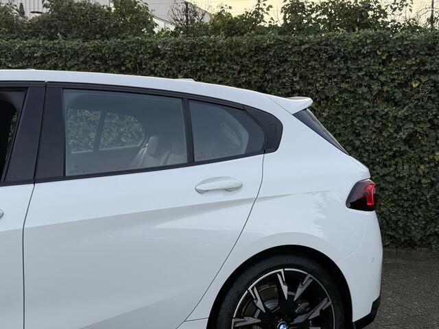 BMW 1-SERIE 120 M-Sport Pro | 19'' | Stuur + Stoelverw. | Panorama | Head-Up