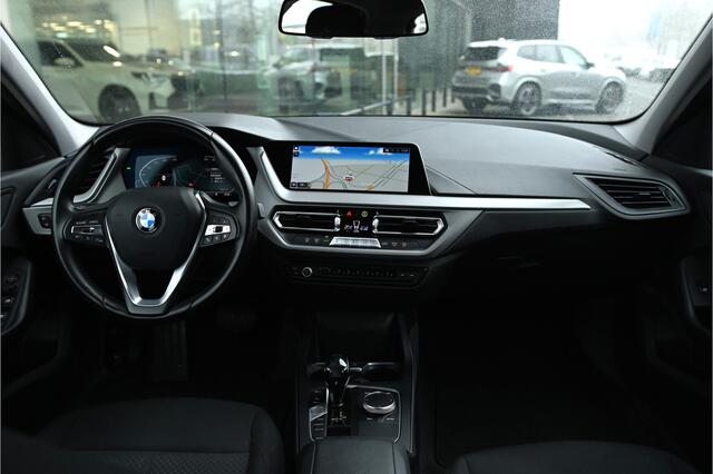 BMW 1-SERIE 118i Automaat / LED / Live Cockpit Professional / PDC / Airconditioning / Cruise Control