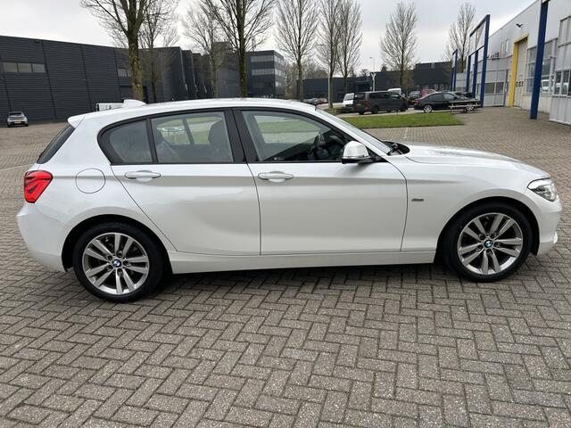 BMW 1-SERIE 118i Corp L. Hi Exec XENON CARPLAY PDC CRUISE LEER.