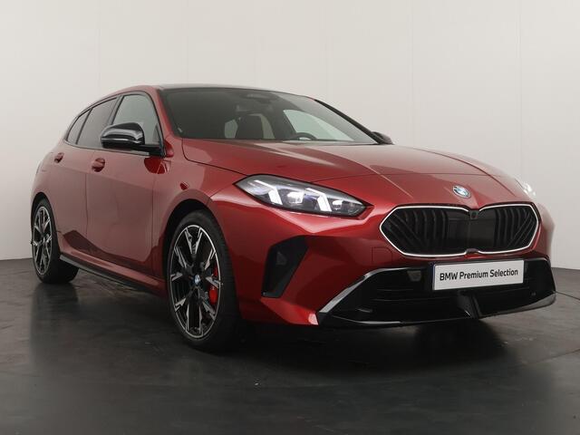 BMW 1-SERIE 120 M Sport Design Edition | M-Sport Pro | Head-Up | Comfort Access | Driving Assistant Plus | Harman Kardon | Panoramadak |