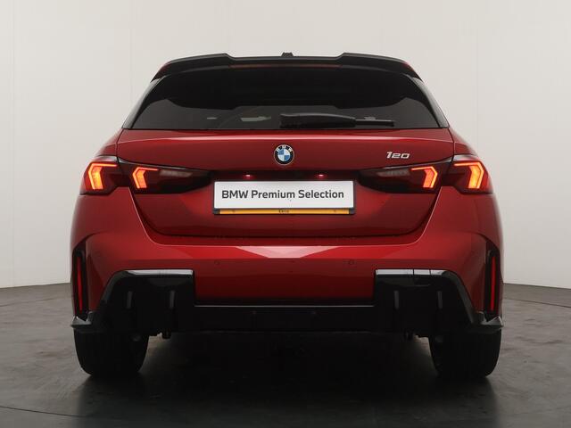 BMW 1-SERIE 120 M Sport Design Edition | M-Sport Pro | Head-Up | Comfort Access | Driving Assistant Plus | Harman Kardon | Panoramadak |