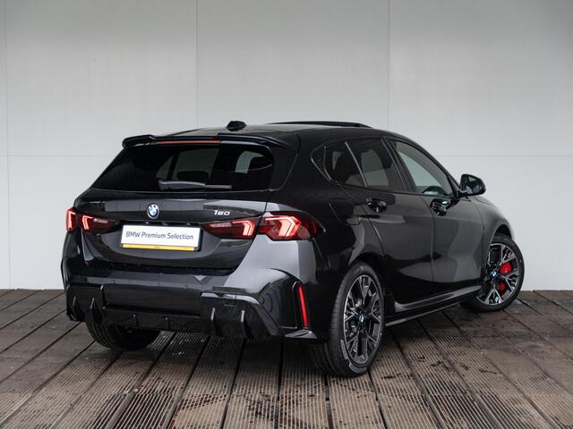 BMW 1-SERIE 120 | M Sportpakket Pro | Premium Pack | Stuurwielrand verwarmd | Comfort Access | Achteruitrijcamera | Panoramadak | Driving Assistant Plus