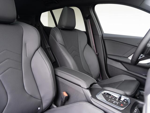 BMW 1-SERIE 120 | M Sportpakket Pro | Premium Pack | Stuurwielrand verwarmd | Comfort Access | Achteruitrijcamera | Panoramadak | Driving Assistant Plus