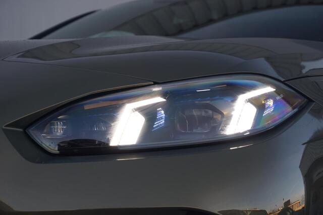 BMW 1-SERIE 123 xDrive M Sportpakket Pro 19'' / Panoramadak / Elektrisch verstelbare stoelen / Harman Kardon