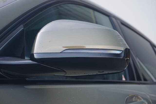 BMW 1-SERIE 123 xDrive M Sportpakket Pro 19'' / Panoramadak / Elektrisch verstelbare stoelen / Harman Kardon