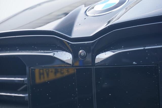 BMW 1-SERIE M135i xDrive M Sportpakket Pro 19'' / Harman Kardon / M Sportstoelen / Panoramadak / Elektrisch verstelbare stoelen / Head-Up Display