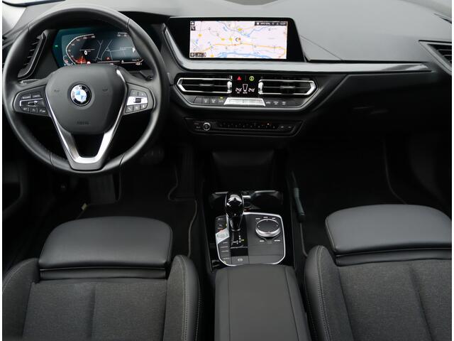 BMW 1-SERIE 118i Business Edition | Sportline | Navigatie | Sportstoelen | Org. NL