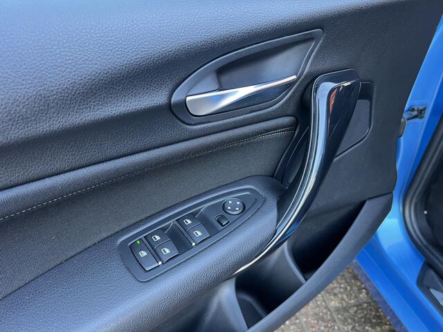 BMW 1-SERIE 118i Corporate Lease Executive | CC | Camera | Sportstoelen | PDC | Winterwielen |