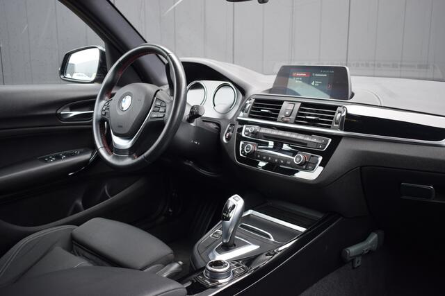 BMW 1-SERIE 118i Automaat Sport Line Shadow Executive LED | Full Map Navi | Sportstoelen | ECC | Volledig Onderhouden!!