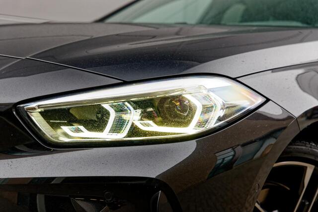 BMW 1-SERIE 118i M-Sport Panoramadak, Pro pakket, Camera, Apple Car Play