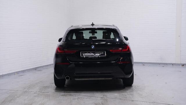 BMW 1-SERIE 118i Advantage Led koplampen Stoelverwarming Apple Carplay Camera Navi