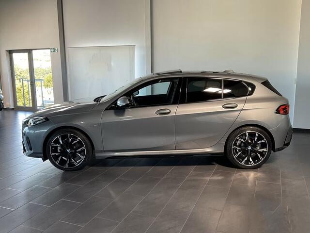 BMW 1-SERIE 120 M-SPORT ** LED, NAVI+, PANORAMA, 19-inch LMV, ACC, M-ONDERST, EL. A-KLEP ** 1e EIG - Ex BMW-AG ** ** INFORMEER OOK NAAR ONZE AANTREKKELIJKE FINANCIAL-LEASE TARIEVEN **