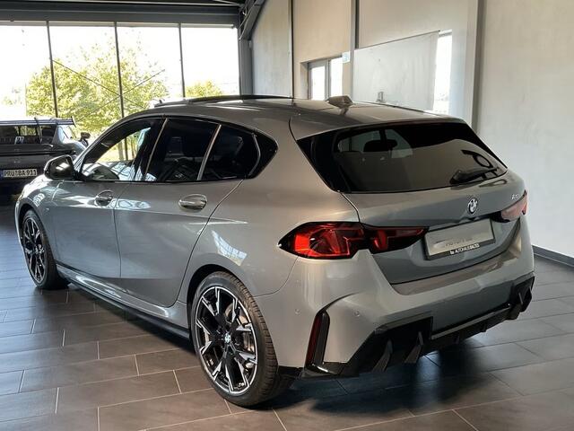 BMW 1-SERIE 120 M-SPORT ** LED, TREKH, PANORAMA, 19-inch LMV, ACC, M-ONDERST, EL. A-KLEP ** 1e EIG - Ex BMW-AG ** ** INFORMEER OOK NAAR ONZE AANTREKKELIJKE FINANCIAL-LEASE TARIEVEN **