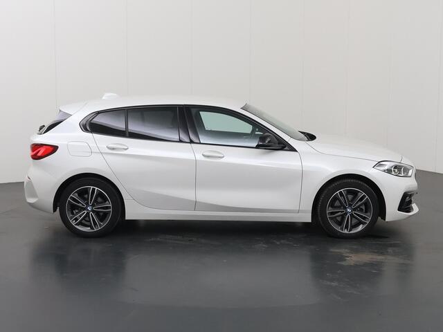 BMW 1-SERIE 118i Executive Edition Sport | Navigatie | Sportstoelen | DAB | Parkeersensoren | Climate Control | Cruise Control | Apple Carplay/Android Auto |