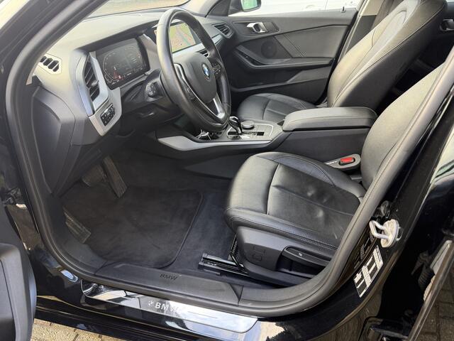 BMW 1-SERIE 118i High Executive / Automaat / Virtual Cockpit / Carplay / 40.769km NAP!!