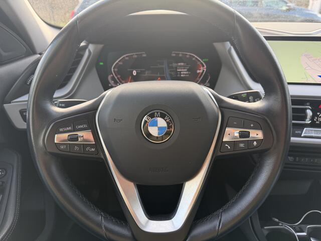 BMW 1-SERIE 118i High Executive / Automaat / Virtual Cockpit / Carplay / 40.769km NAP!!