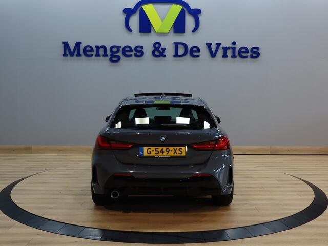 BMW 1-SERIE 116d Executive Edition M Sport | Airco ECC | Panorama | Sfeer | Head Up | Camera | Isofix | NAP
