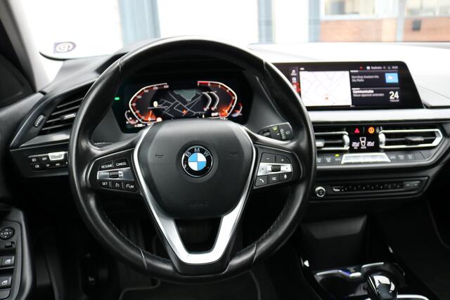 BMW 1-SERIE 118i Executive Edition Autom Xenon Led Navi Sportzetels 17inch Bj:2020