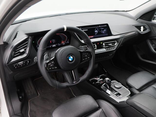 BMW 1-SERIE 118i 140 Pk High Executive Edition | M-Design | Stoelverwarming | Climatronic | Full LED | Navigatie | Virtual Cockpit | 19 Inch | 124.706 Km !!