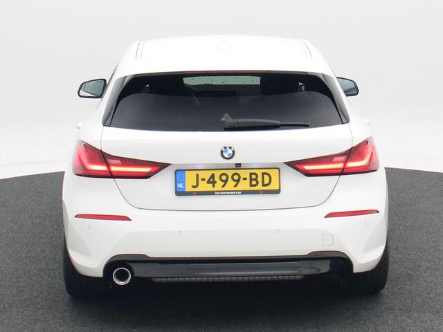 BMW 1-SERIE 118i 140 Pk High Executive Edition | M-Design | Stoelverwarming | Climatronic | Full LED | Navigatie | Virtual Cockpit | 19 Inch | 124.706 Km !!