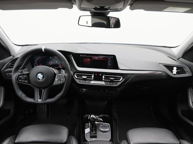 BMW 1-SERIE 118i 140 Pk High Executive Edition | M-Design | Stoelverwarming | Climatronic | Full LED | Navigatie | Virtual Cockpit | 19 Inch | 124.706 Km !!