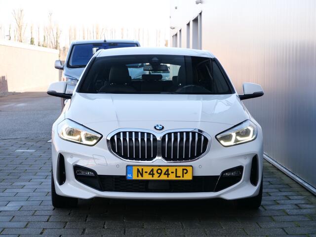 BMW 1-SERIE 118i High Executive 136 Pk Automaat Navi / Apple Carplay / DAB / PDC / M-pakket / Trekhaak