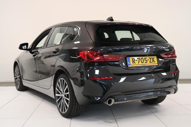 BMW 1-SERIE 118i Business Edition Plus | Camera | Climate control | 18"Lichtmetaal | Sport Line |