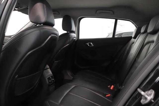BMW 1-SERIE 118i Business Edition Plus | Camera | Climate control | 18"Lichtmetaal | Sport Line |