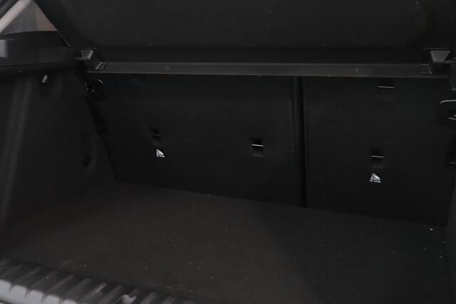 BMW 1-SERIE 118i Business Edition Plus | Camera | Climate control | 18"Lichtmetaal | Sport Line |