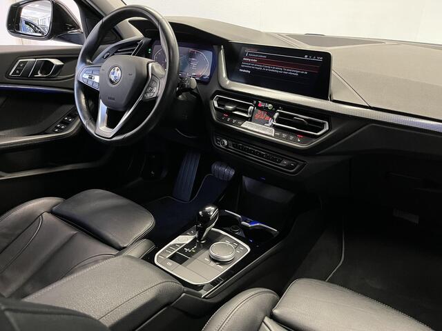 BMW 1-SERIE 118i Sport Introduction Edition | LEDER | CAMERA | STOELVERWARMING |