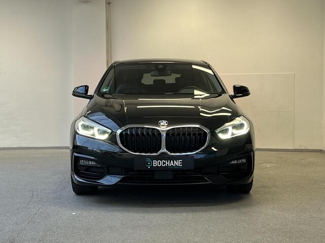 BMW 1-SERIE 118i Sport Introduction Edition | LEDER | CAMERA | STOELVERWARMING |